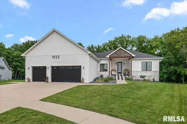 1923 Parthenon Court, Chatham, IL 62629