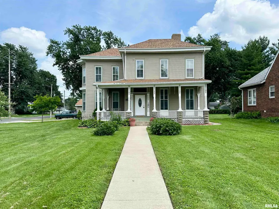1206 S Clay Avenue, Jacksonville, IL 62650 - #2