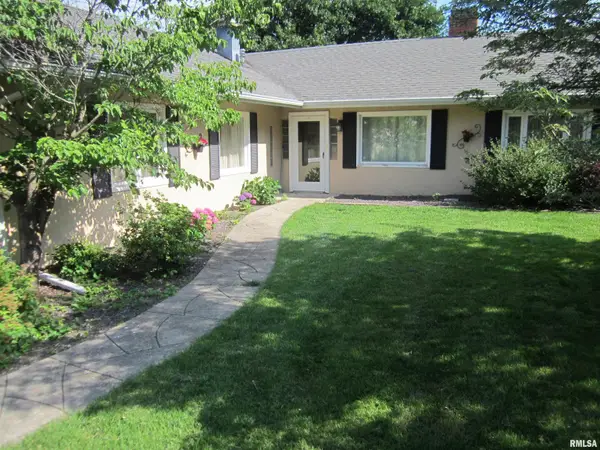 208 W Myrtle Street, Mason City, IL 62664-0000