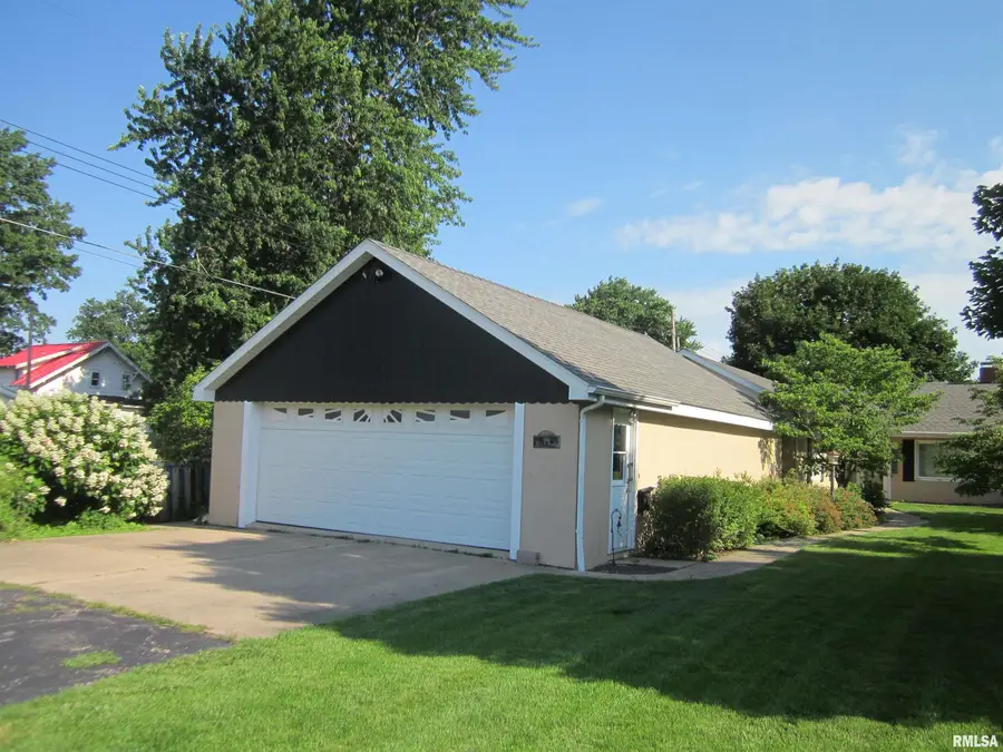 208 W Myrtle Street, Mason City, IL 62664-0000 - #2