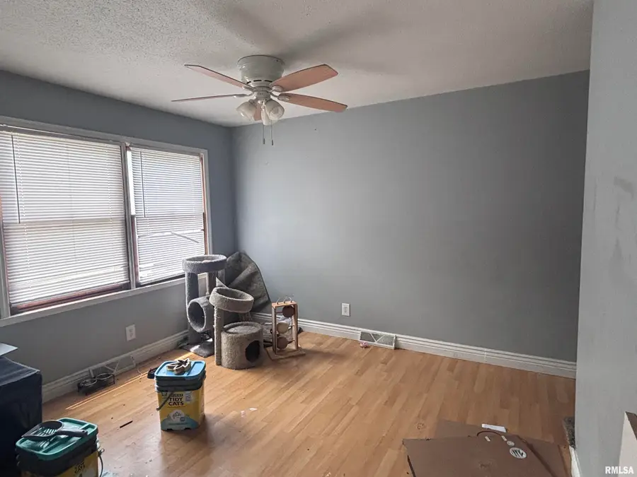 1050 W Fayette Avenue, Springfield, IL 62704 - #3