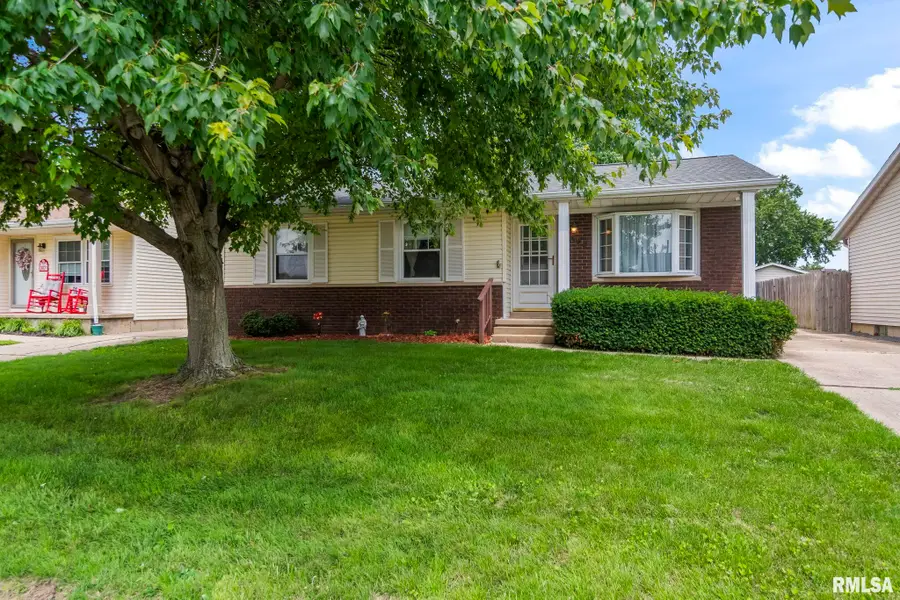 3025 E Griffiths Avenue, Springfield, IL 62702 - #2