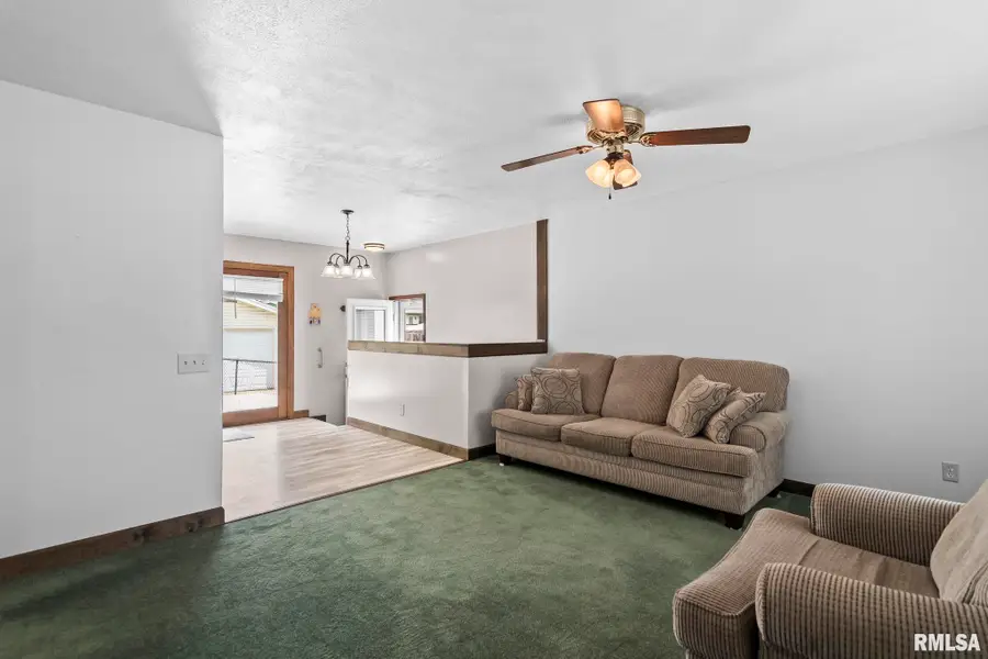3025 E Griffiths Avenue, Springfield, IL 62702 - #3
