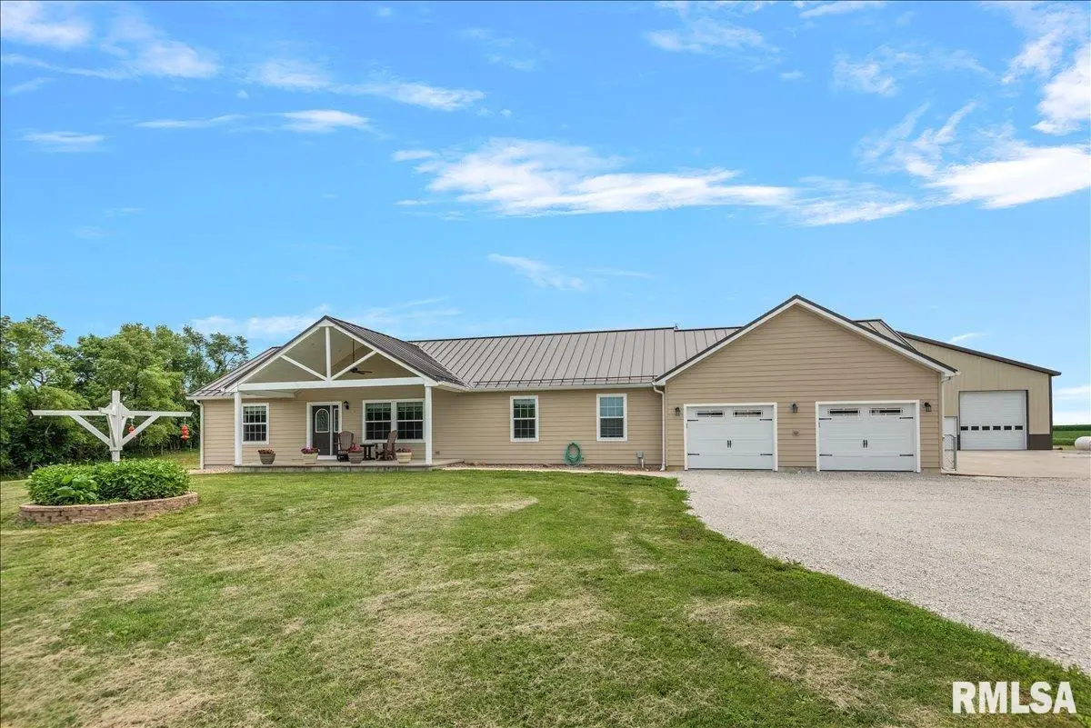 836 E 1800 N Road, Taylorville, IL 62658 - #1