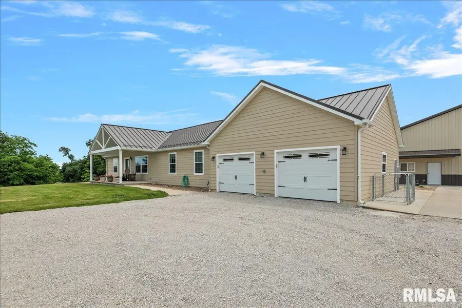 836 E 1800 N Road, Taylorville, IL 62658 - #2