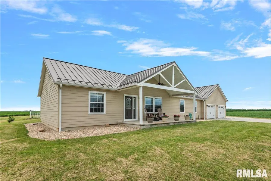836 E 1800 N Road, Taylorville, IL 62658 - #3