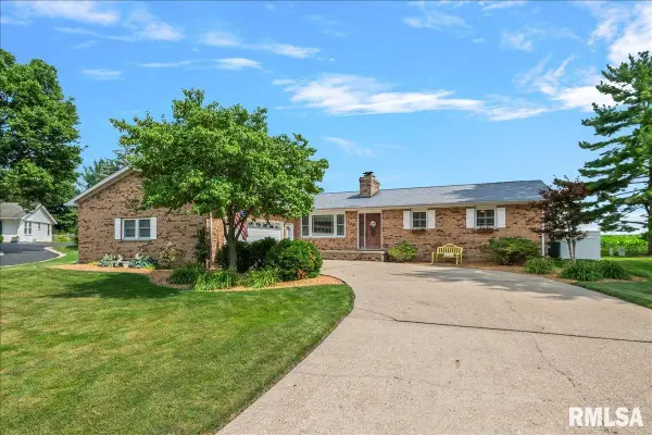 230 Twin Oaks Drive, Rochester, IL 62563