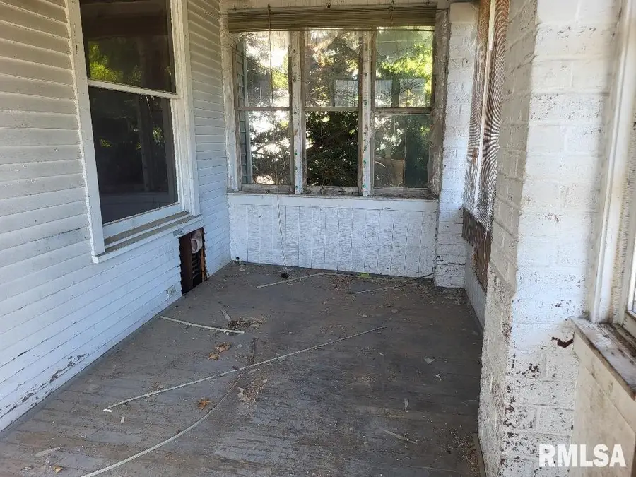 343 W 1st Street, Galesburg, IL 61401 - #2