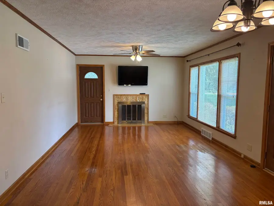 7 N Crescent Drive, Jacksonville, IL 62650 - #2