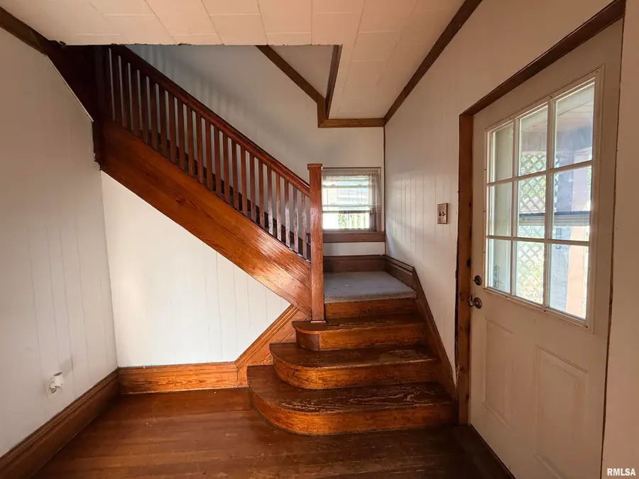 209 W Chestnut Street, Mount Sterling, IL 62353 - #3