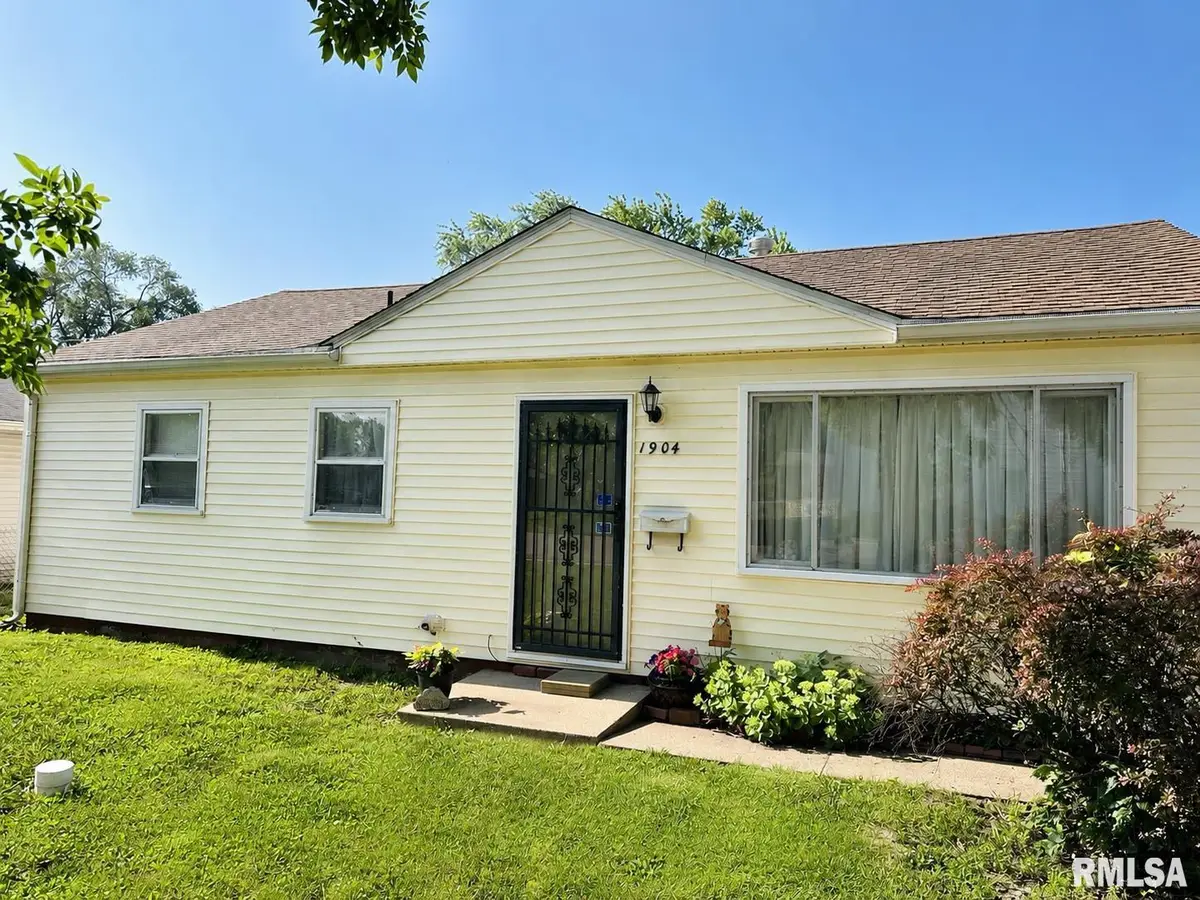 1904 Black Avenue, Springfield, IL 62702 - #1