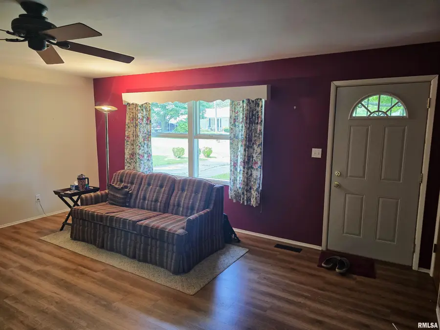 307 E Center Street, Oakford, IL 62673 - #3