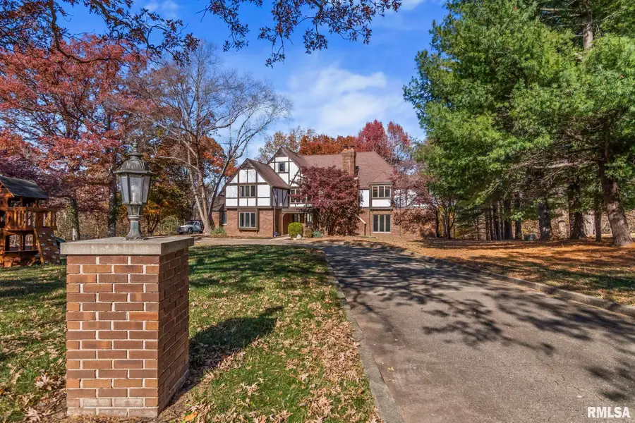 5 Woods End Lane, Springfield, IL 62711 - #2