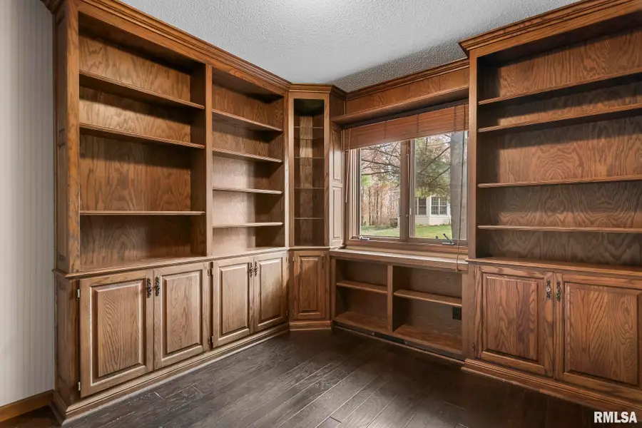5 Woods End Lane, Springfield, IL 62711 - #3