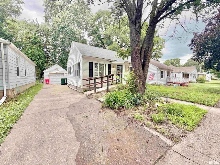 1450 Beecher Street, Galesburg, IL 61401 - #2