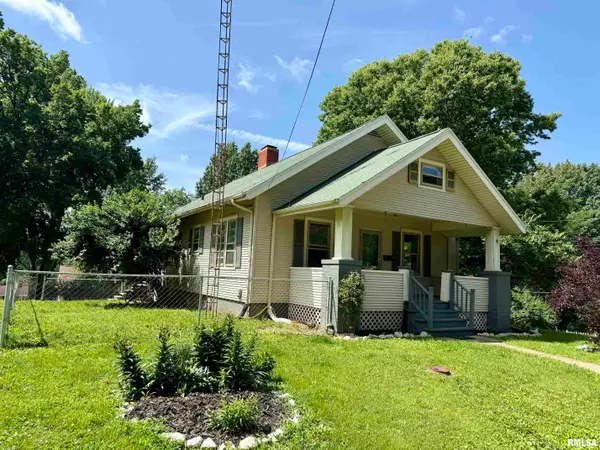 320 W Madison Street, Petersburg, IL 62675