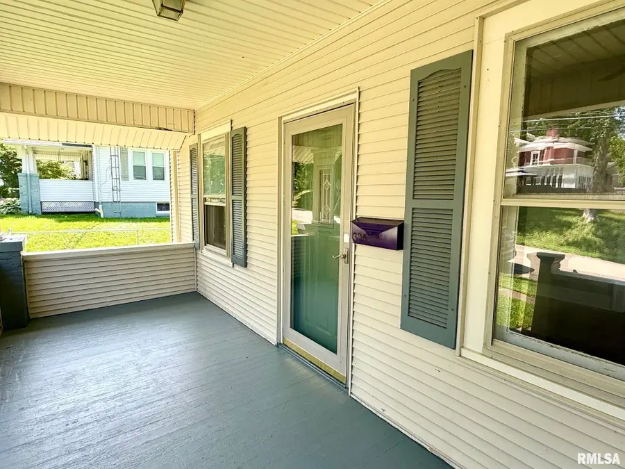 320 W Madison Street, Petersburg, IL 62675 - #3