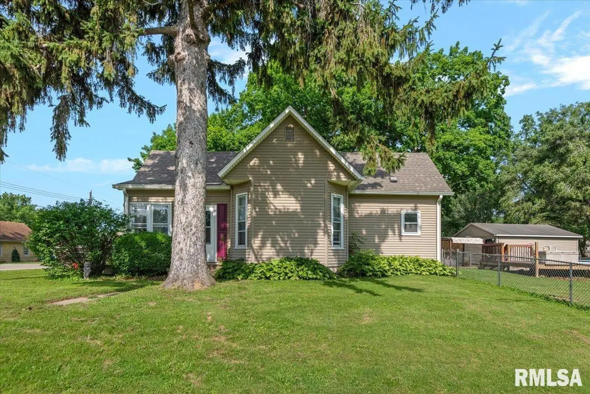 207 S Polk Street, Athens, IL 62613 - #1