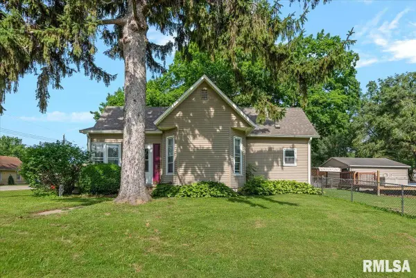 207 S Polk Street, Athens, IL 62613