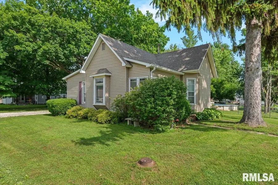 207 S Polk Street, Athens, IL 62613 - #2
