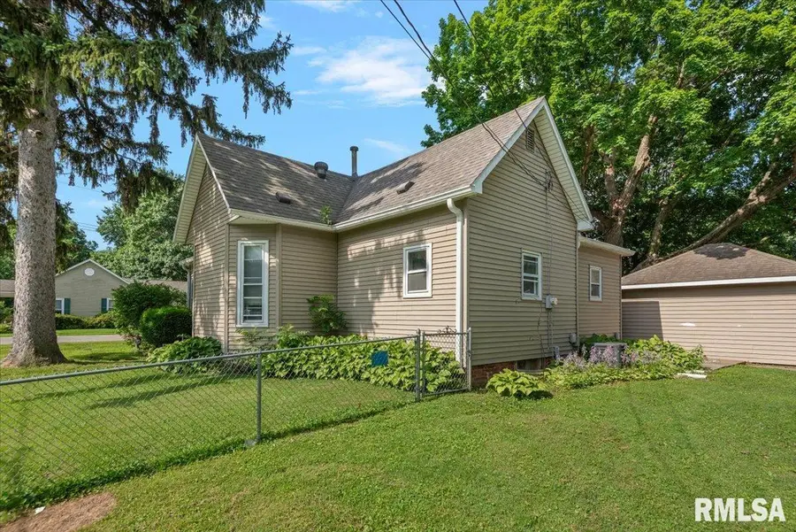 207 S Polk Street, Athens, IL 62613 - #3
