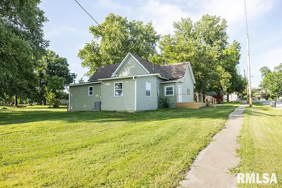 221 E Broadway Street, Louisville, IL 62858 - #2