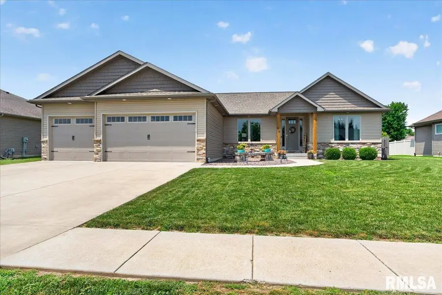 409 Sommerset Drive, Chatham, IL 62629 - #2