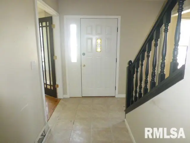 4 Charleston Court, Chatham, IL 62629 - #2