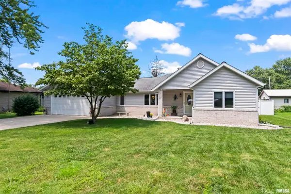 929 N 3rd Street, Riverton, IL 62561