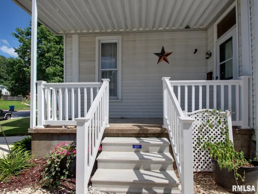 621 S 17th Street, Quincy, IL 62301 - #3