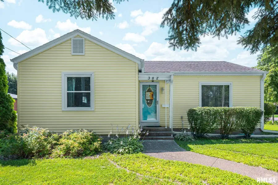 382 W Dayton Street, Galesburg, IL 61401 - #2
