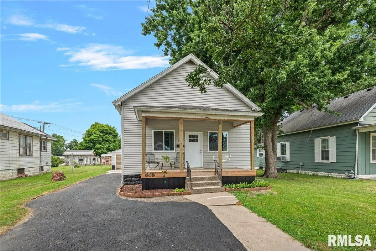 608 W Maple Street, Auburn, IL 62615 - #1