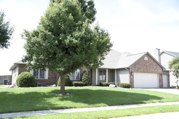 2604 Hastings Road, Chatham, IL 62629-9648