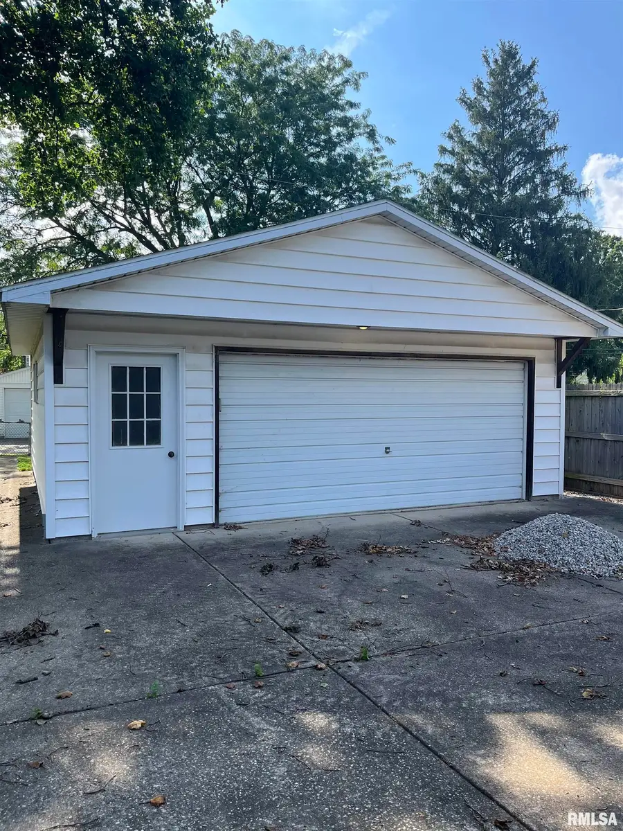 2413 S 8th Street, Springfield, IL 62703 - #2