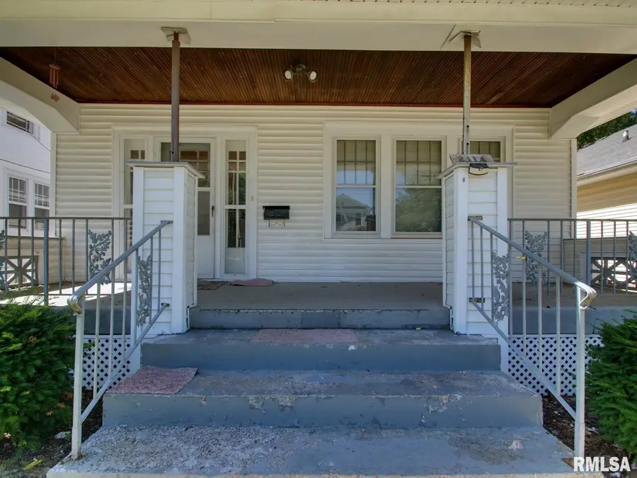 2114 Hampshire Street, Quincy, IL 62301 - #3