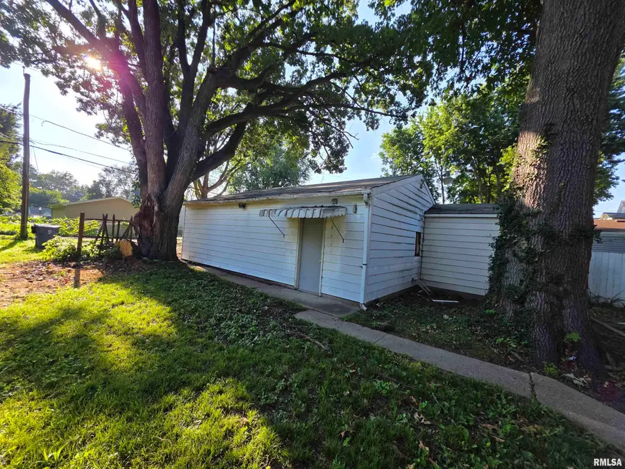 1035 N 6th Street, Springfield, IL 62702 - #2