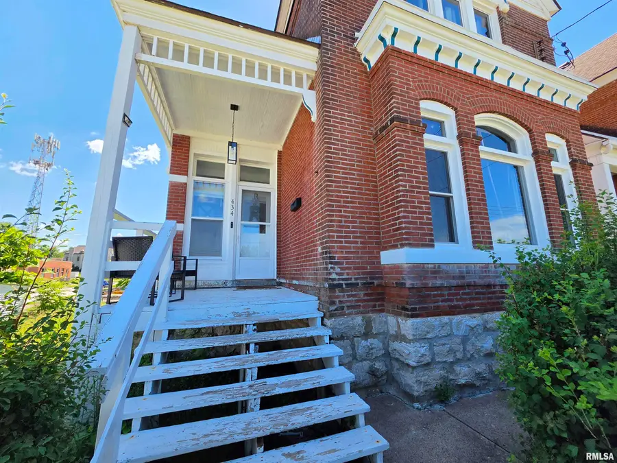 434 N 5th Street, Quincy, IL 62301 - #3