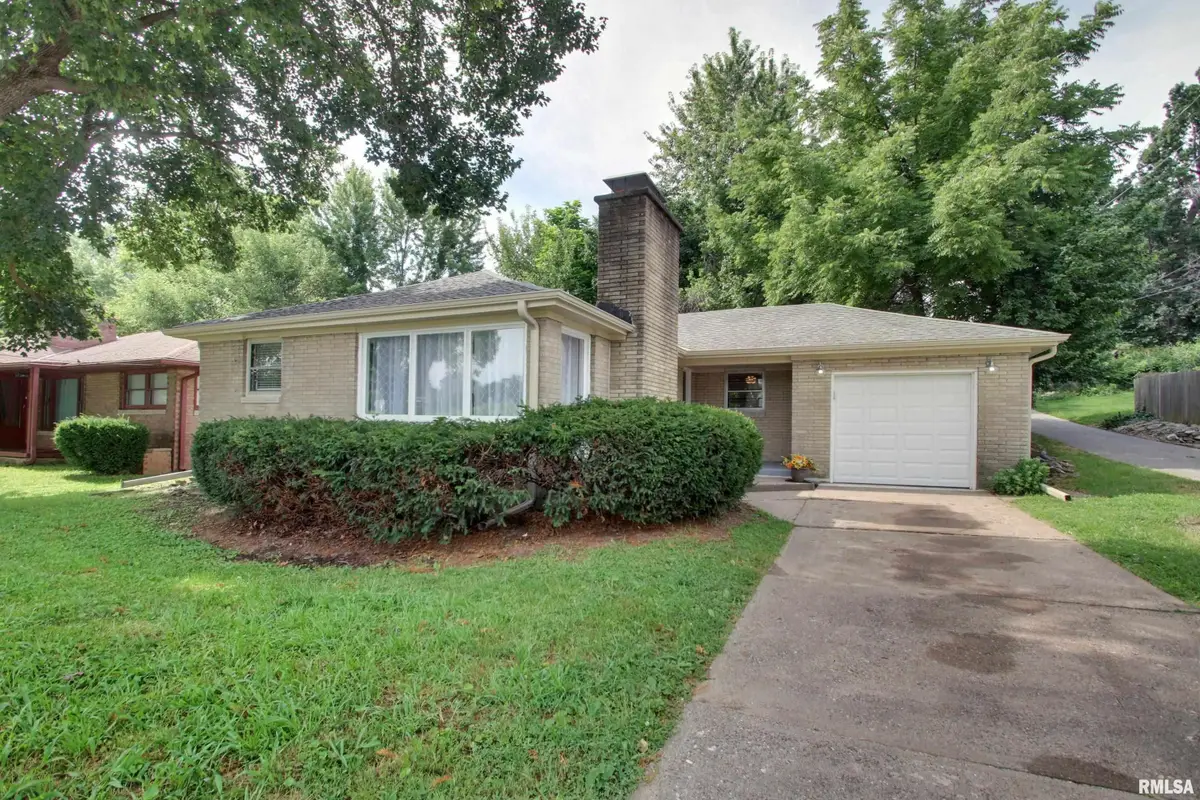 916 Locust Street, Quincy, IL 62301 - #1