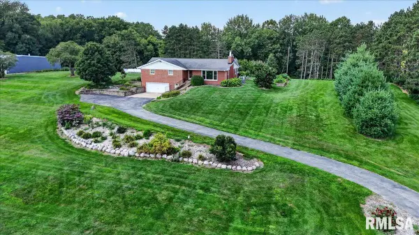 2033 Mcqueen Road, Pleasant Plains, IL 62677