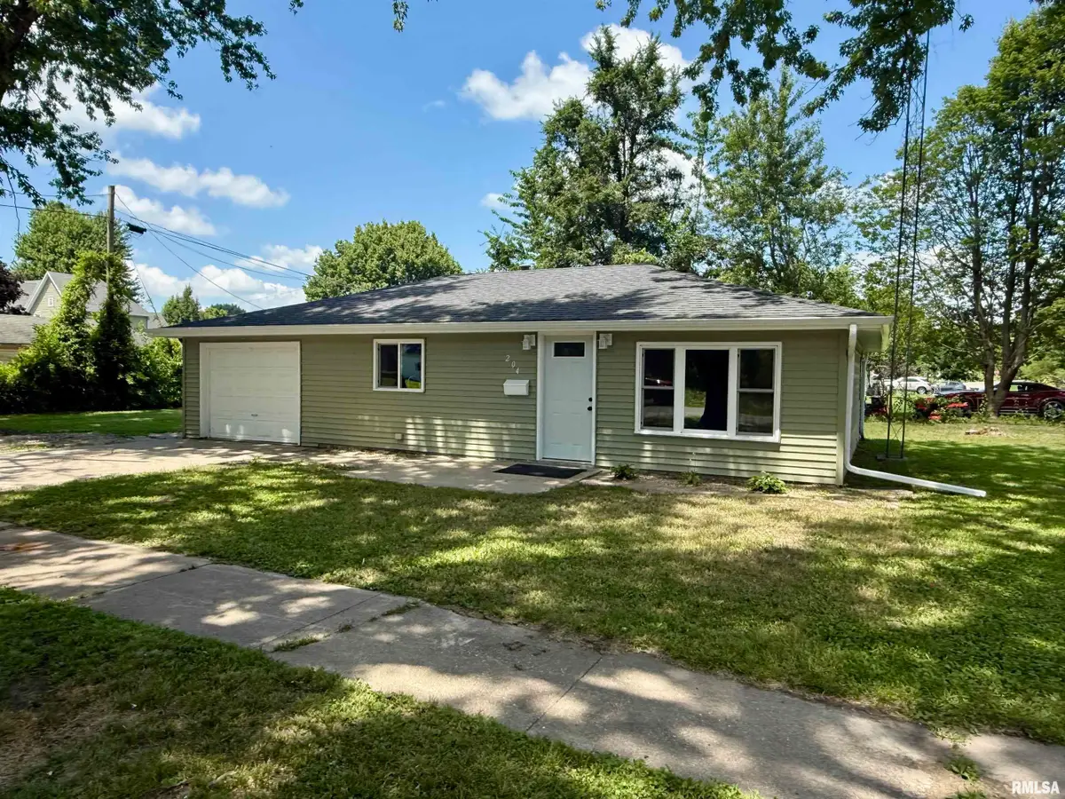 204 E Adams Street, Abingdon, IL 61410 - #1