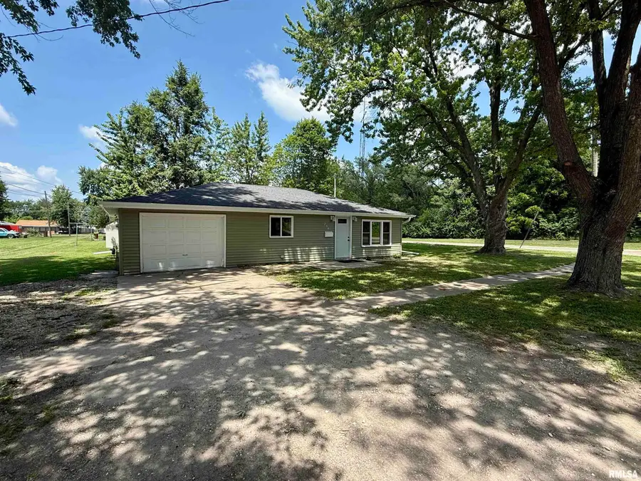 204 E Adams Street, Abingdon, IL 61410 - #3