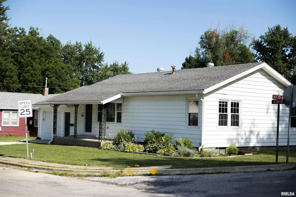 725 W Fayette Street, Pittsfield, IL 62363 - #1