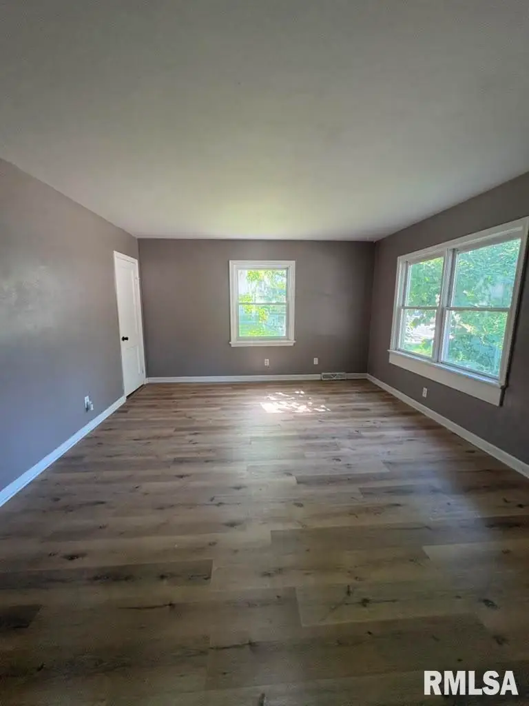 2216 E Lawrence Avenue, Springfield, IL 62703 - #3
