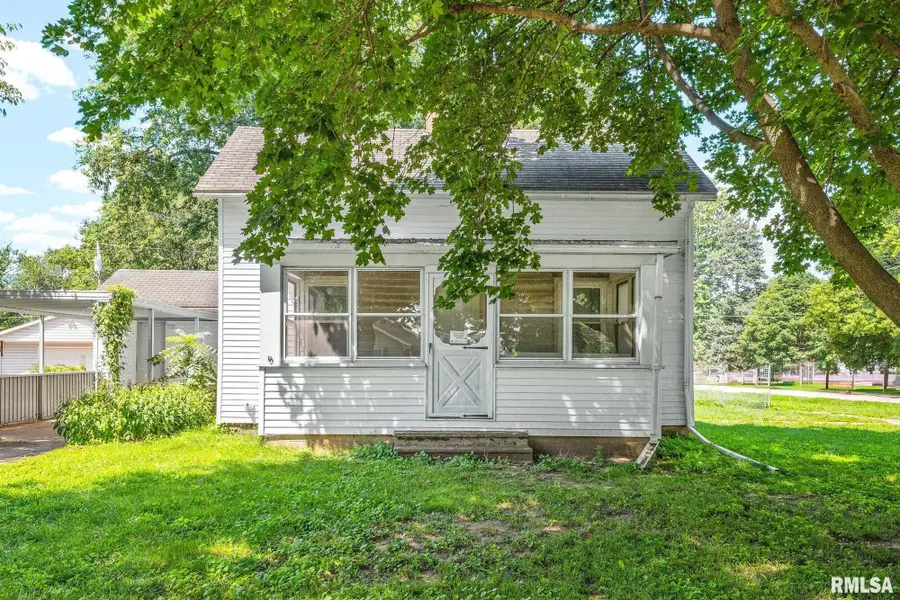 202 S Logan Street, Mason City, IL 62664 - #2