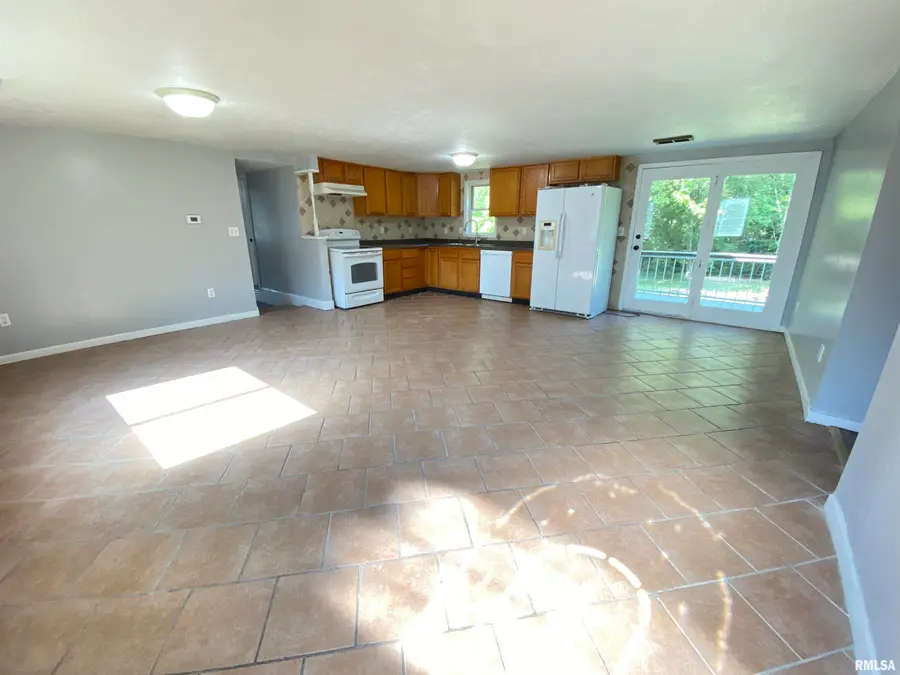 315 E Hickory Street, Thayer, IL 62689 - #2