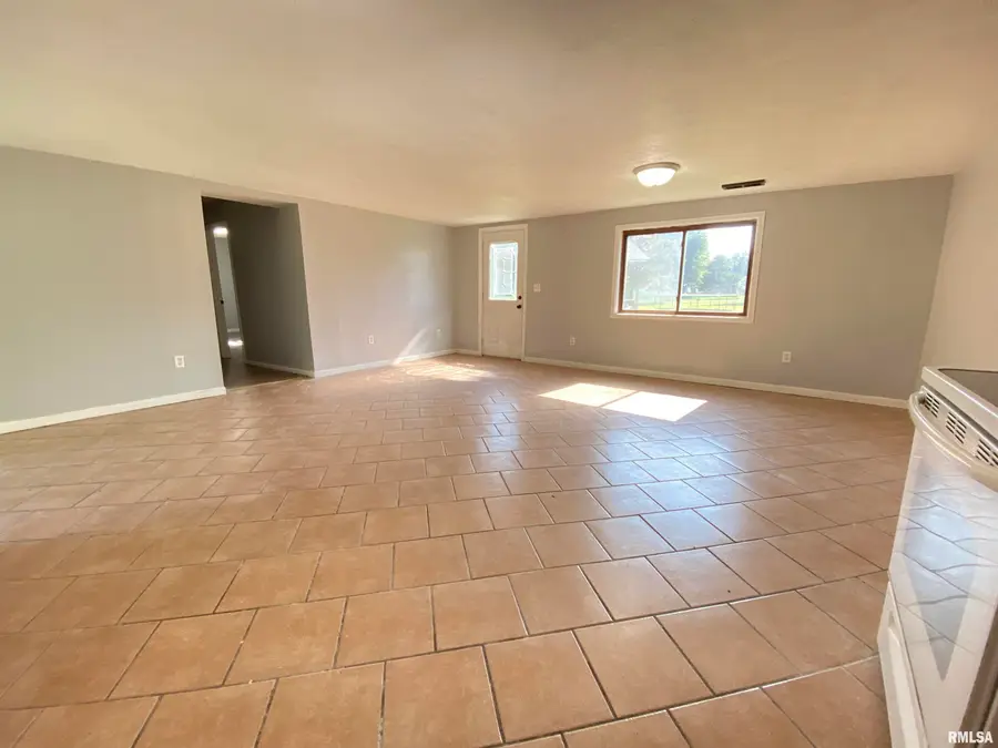315 E Hickory Street, Thayer, IL 62689 - #3