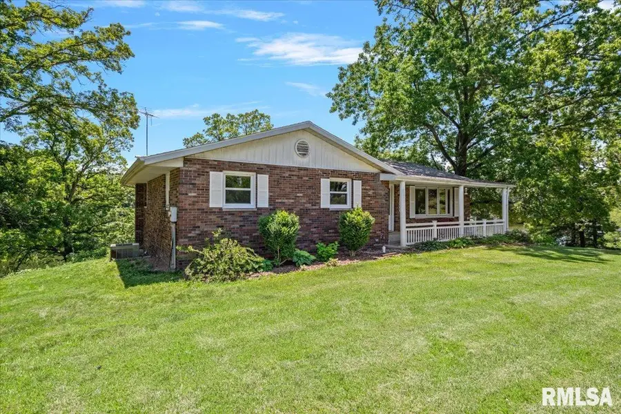3508 E Lakeshore Drive, Taylorville, IL 62568 - #2