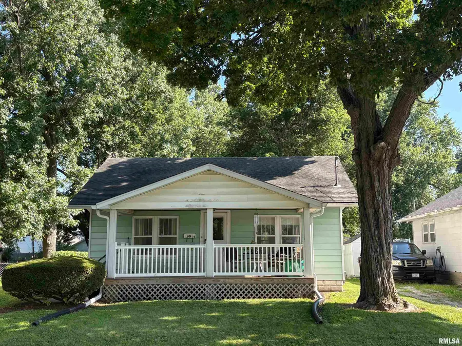 1216 W England Street, Taylorville, IL 62568 - #2