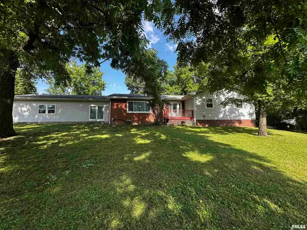18112 Apple Tree Lane, Petersburg, IL 62675