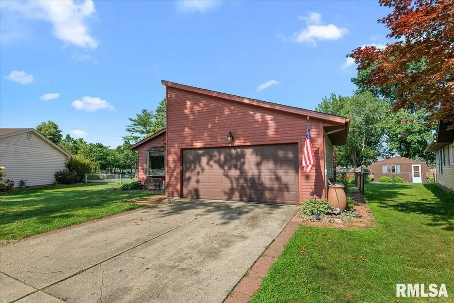 4 S Red Oak Lane, Springfield, IL 62712 - #3